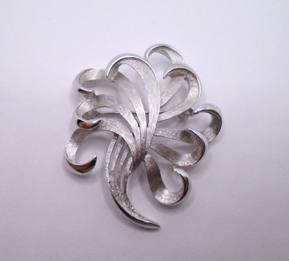 Vintage Textured and Polished Silver Tone Detaile… - image 4