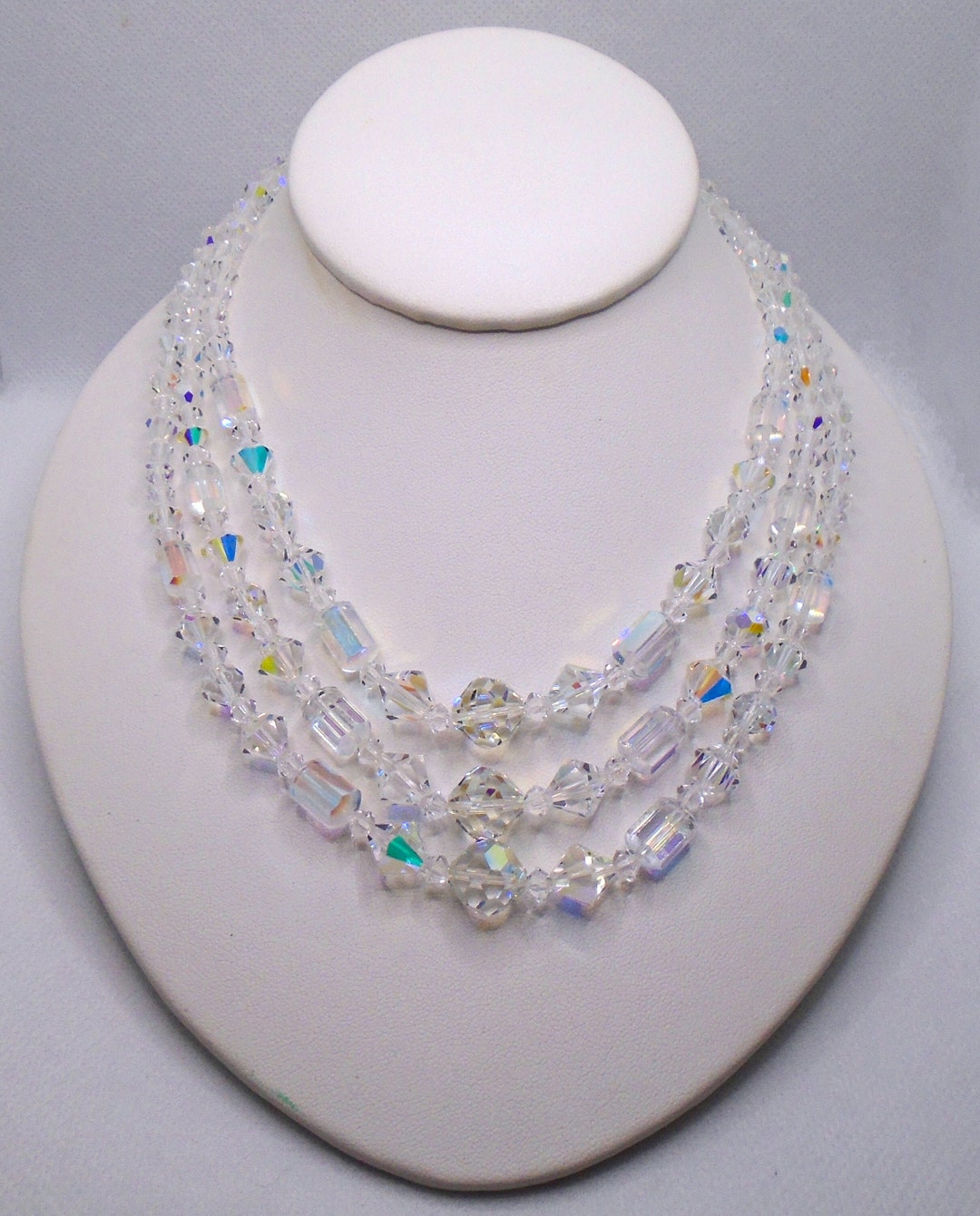 Vintage Aurora Borealis Glass Bead Necklace: Silver Tone  display picture 3