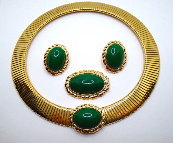 Vintage Gold Tone Green Oval Cabochon Necklace, B… - image 3