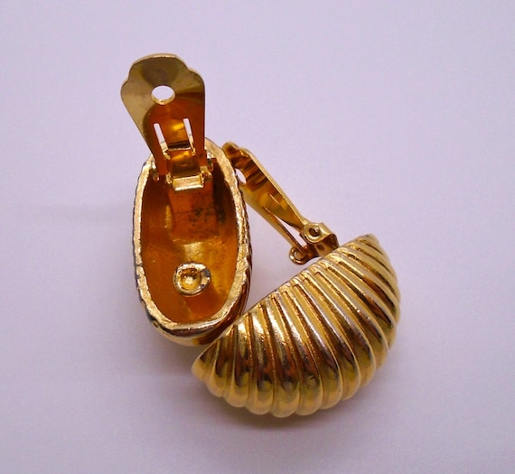 Vintage Polished Gold Tone Ribbed Clip Chunky Ear… - image 8