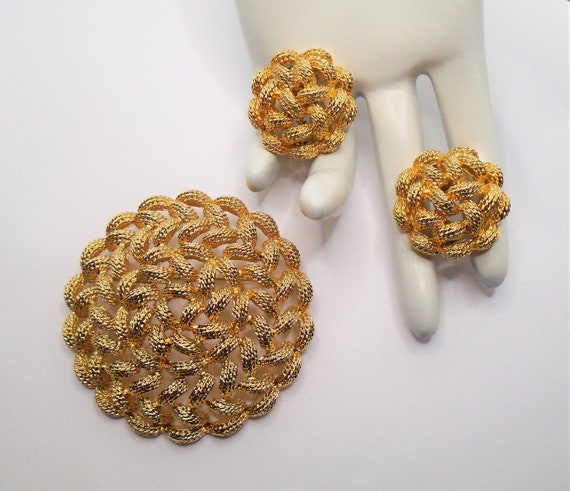 Vintage Monet "Etude" Gold Tone Twisted Rope Brooch and Clip Earring Set