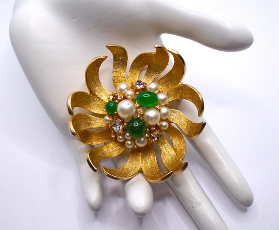 Vintage Textured and Polished Gold Tone Flower wi… - image 1