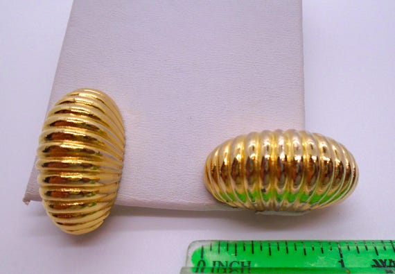 Vintage Polished Gold Tone Ribbed Clip Chunky Ear… - image 6