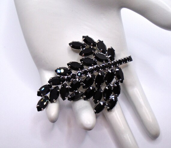 Vintage Silver Tone Prong Set Faceted Jet Black Marquis and