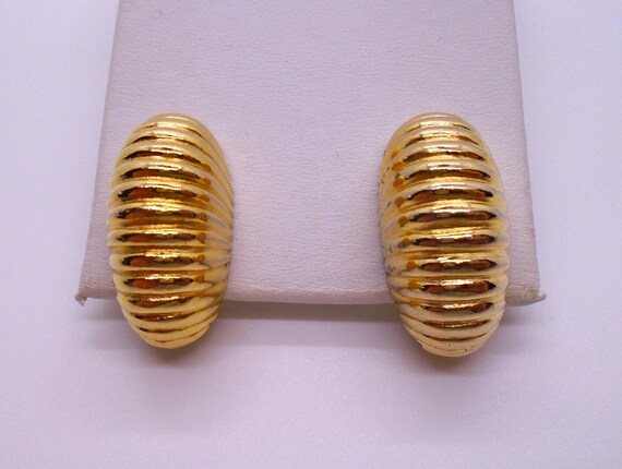 Vintage Polished Gold Tone Ribbed Clip Chunky Ear… - image 4