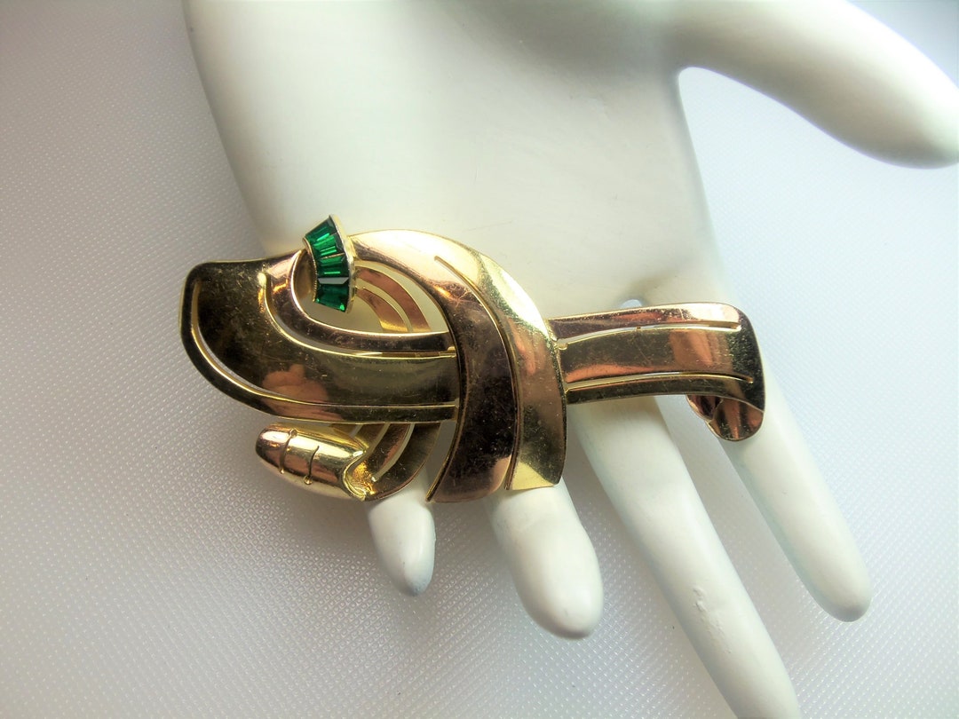 Broche en métal doré tourbillonnante vintage des années 80 - France