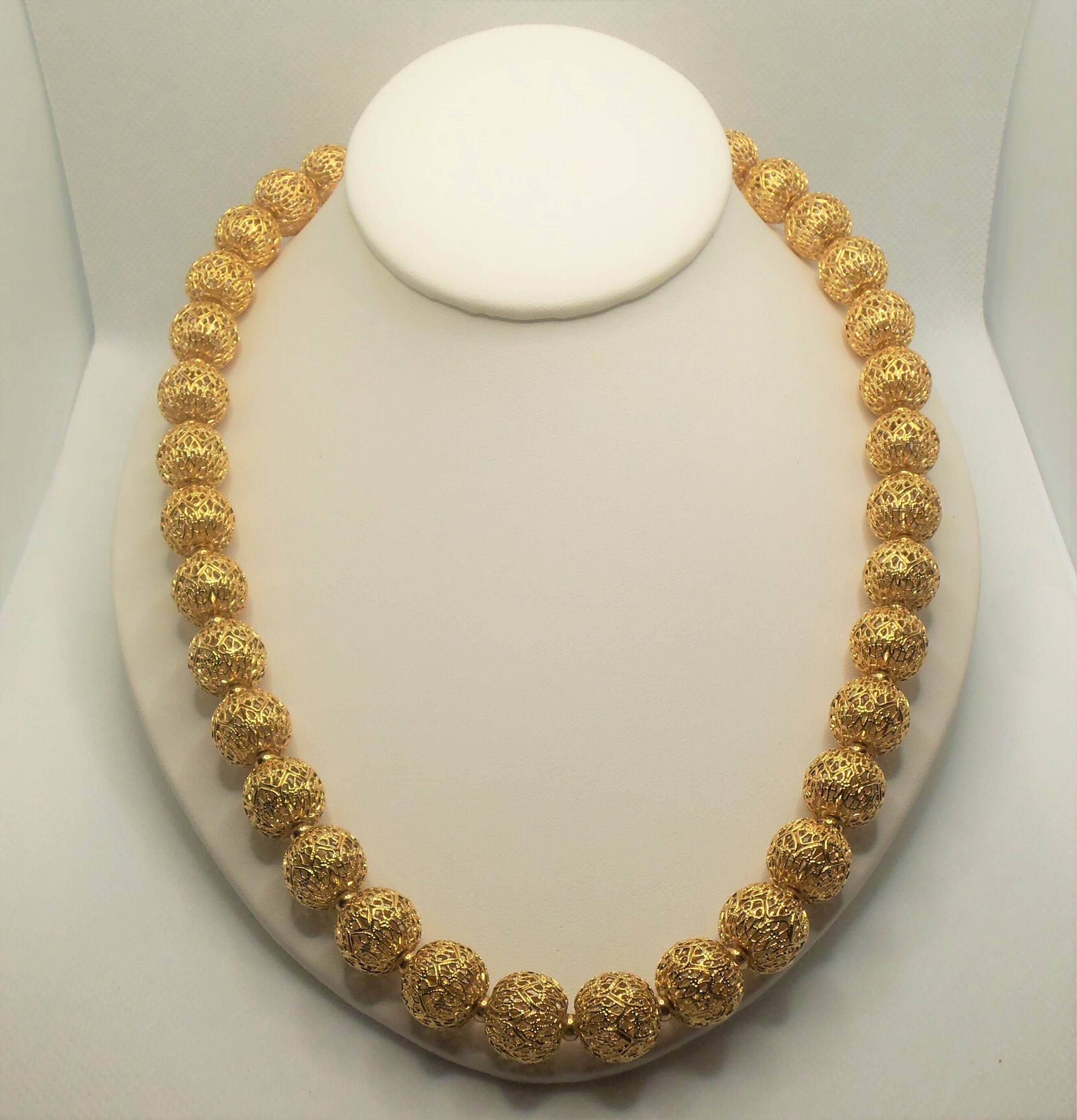 ◆VINTAGE HOLLYWOOD◆ Galaxy Ball Beads Necklace VH2335NE006 Hammered Gold Ball Necklace | David Webb New York