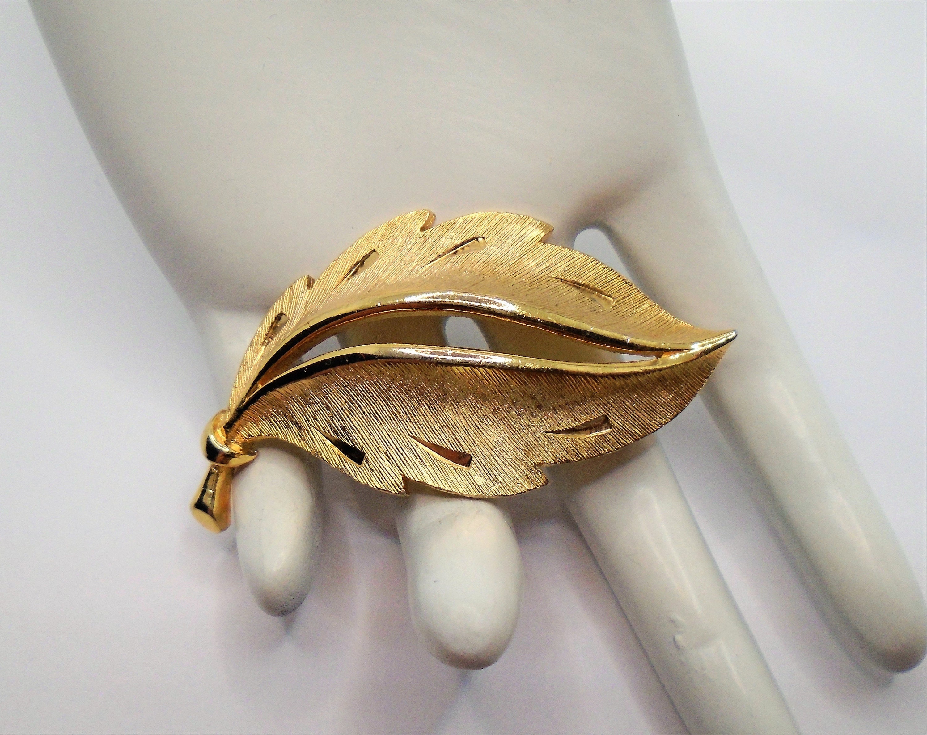 Gold Leaf Brooch Tiffany & Co. Gold Leaf Brooch - Tiffany & Co. 14k Gold Leaf  main image 3