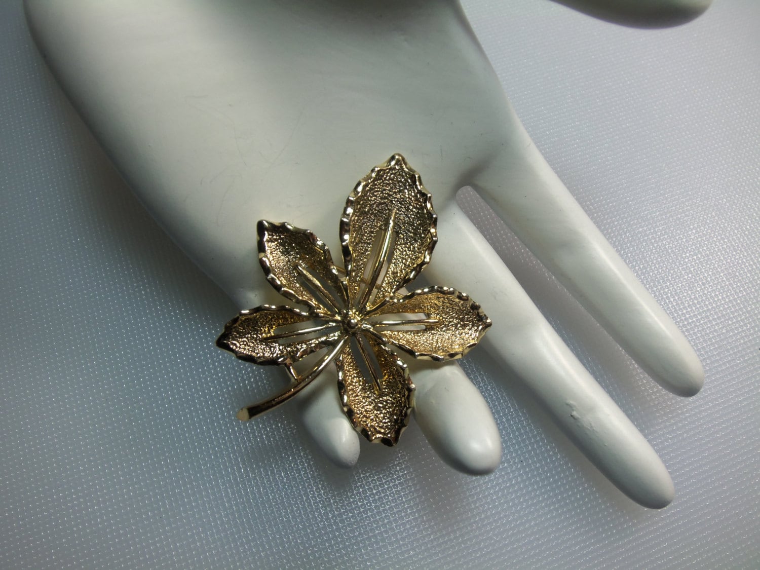 Gold Tone Vintage Brooch Leaves with Single Pearl - Vintage Renude