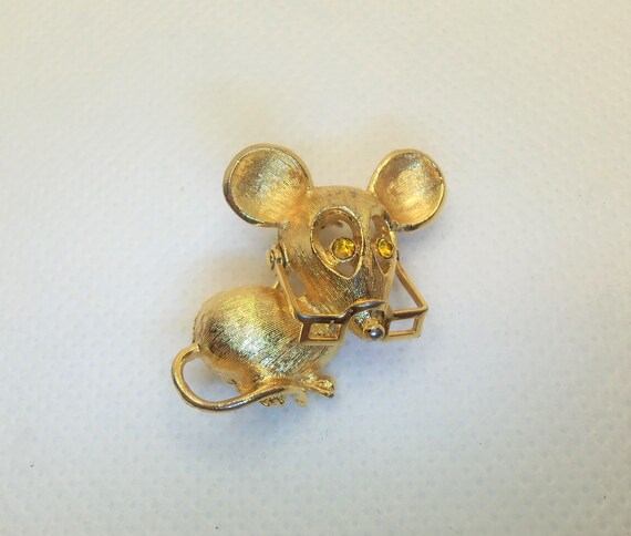 Vintage Textured Gold Tone Mouse Figural Pin Broo… - image 2