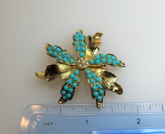 Vintage Gold Tone Dimensional Flower with Faux Tu… - image 4