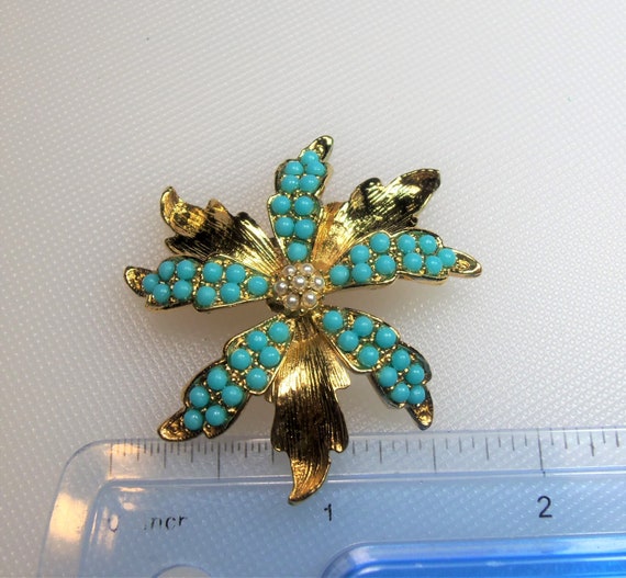 Vintage Gold Tone Dimensional Flower with Faux Tu… - image 3