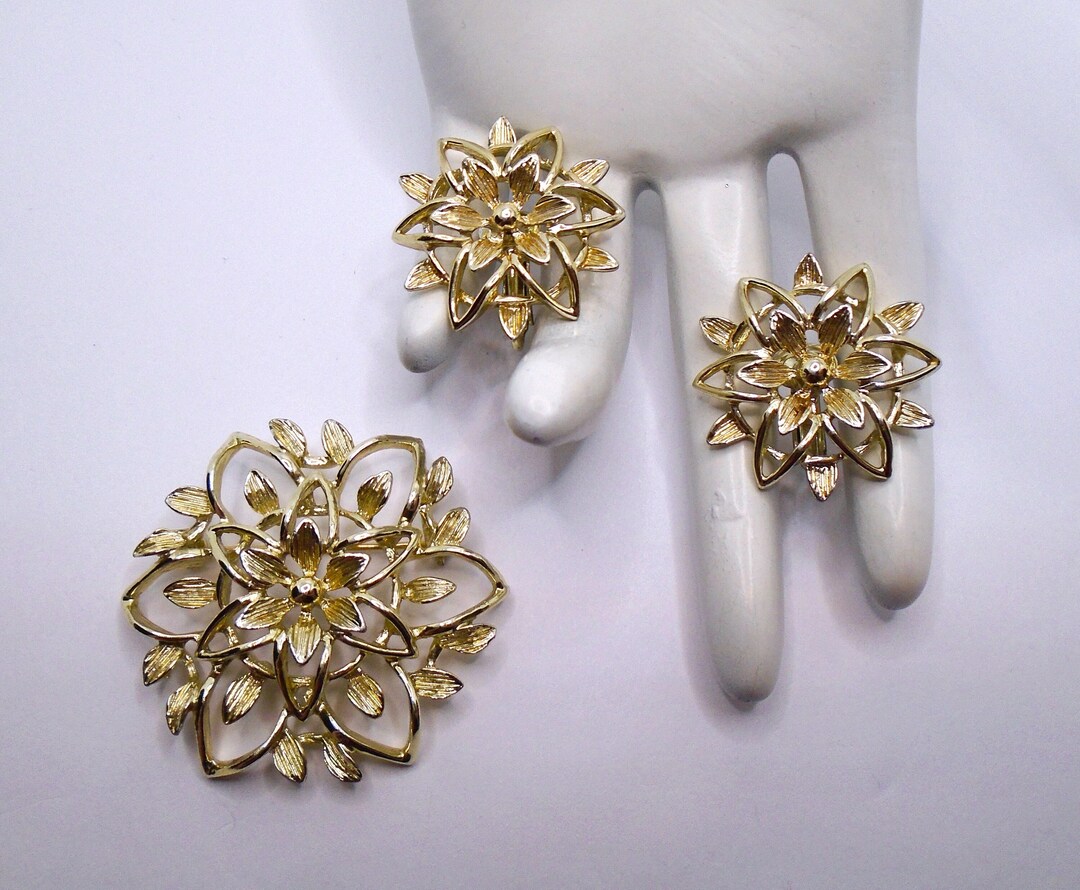 Vintage Gold Tone Detailed Floral Geometric Pin Brooch and Matching ...