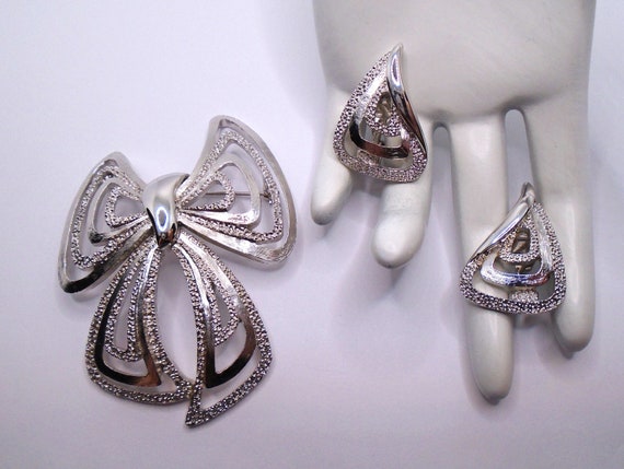 Vintage Textured and Polished Silver Tone Detaile… - image 2