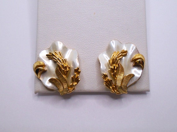 Vintage Detailed Gold Tone and Pearlized Enamel S… - image 3