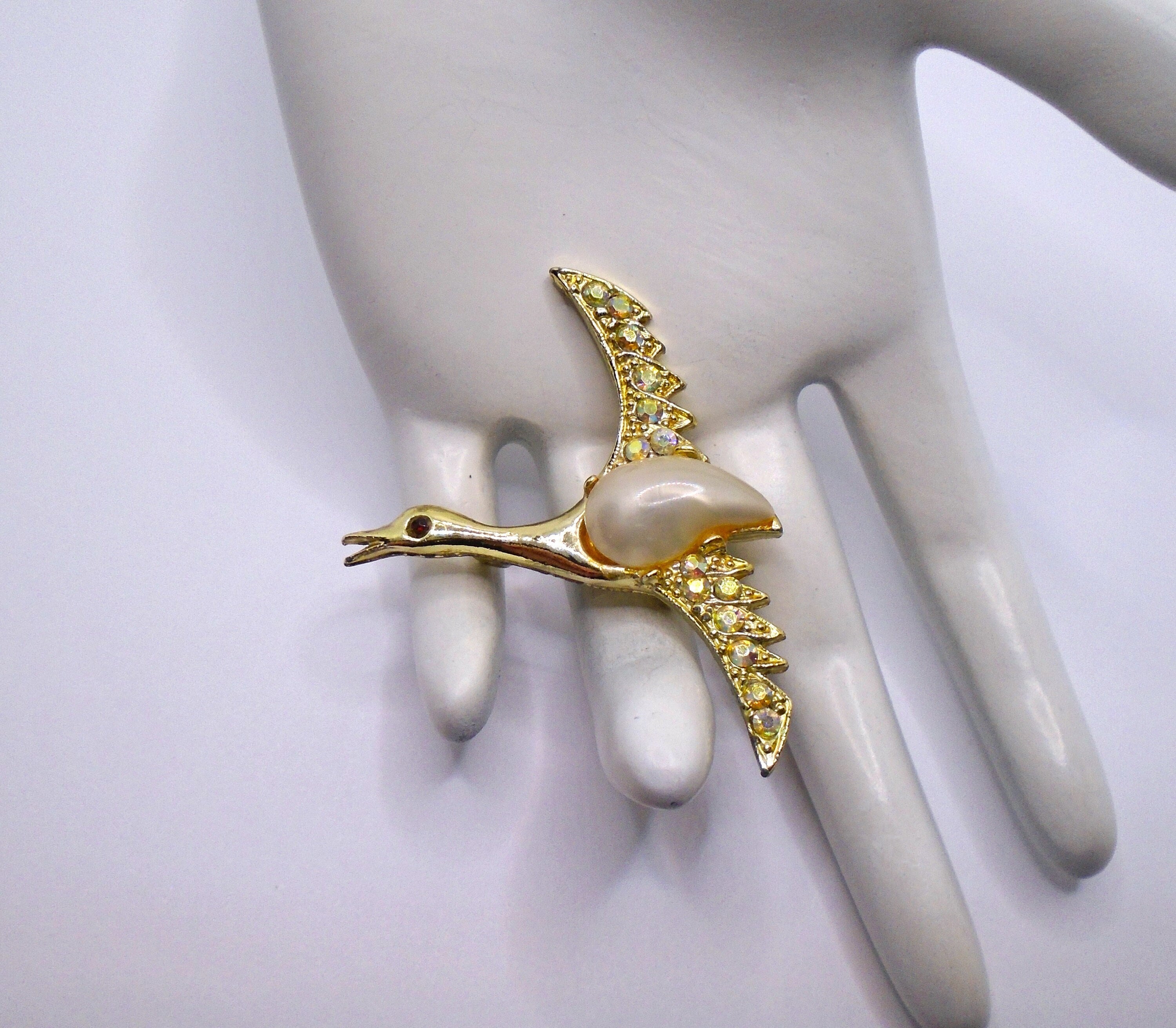 Broche Oiseau Métal Doré Avec Perles Rouges Et Strass - Superbe Bijou Fantaisie Neuf