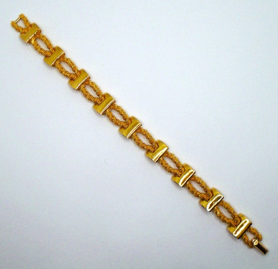 Vintage Textured and Polished Gold Tone Detailed … - image 3