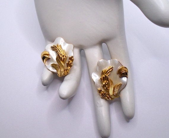 Vintage Detailed Gold Tone and Pearlized Enamel S… - image 1
