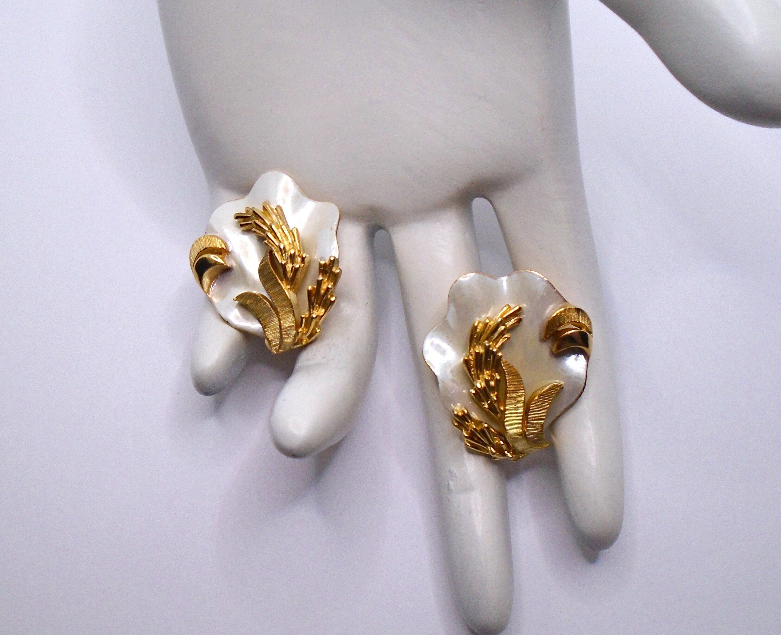 Boucles D'oreilles Vintage Clips Coquillage Résine Jaune - 18 Grammes - Modèle W1254