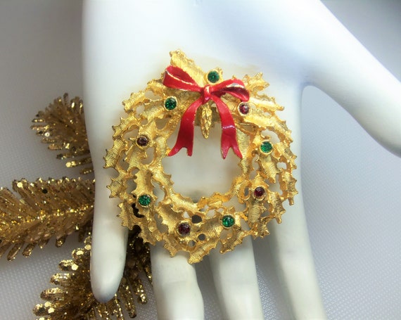 Festive Wreath Brooch with Gold Bow White House Christmas Wreath Brooch – White House Historical  main image 3