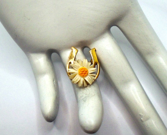 Vintage Yellow Gold Filled Carved Daisy Flower Ho… - image 1