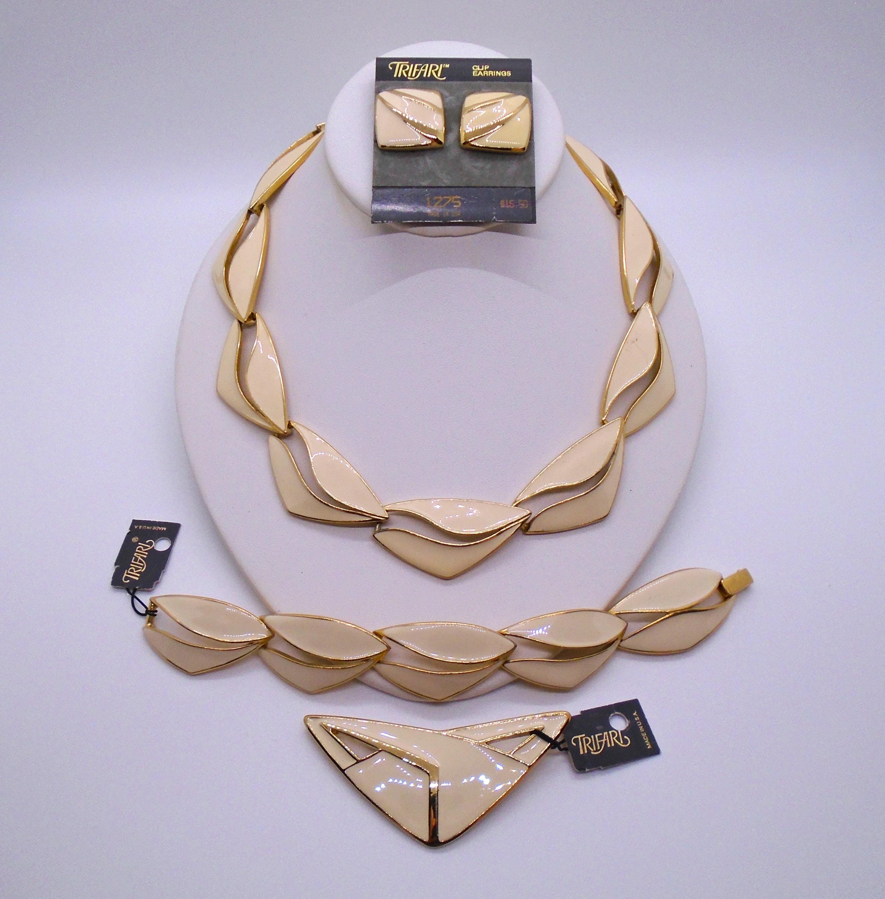 Trifari Brooch Set - Etsy Trifari Brooch Set - Etsy