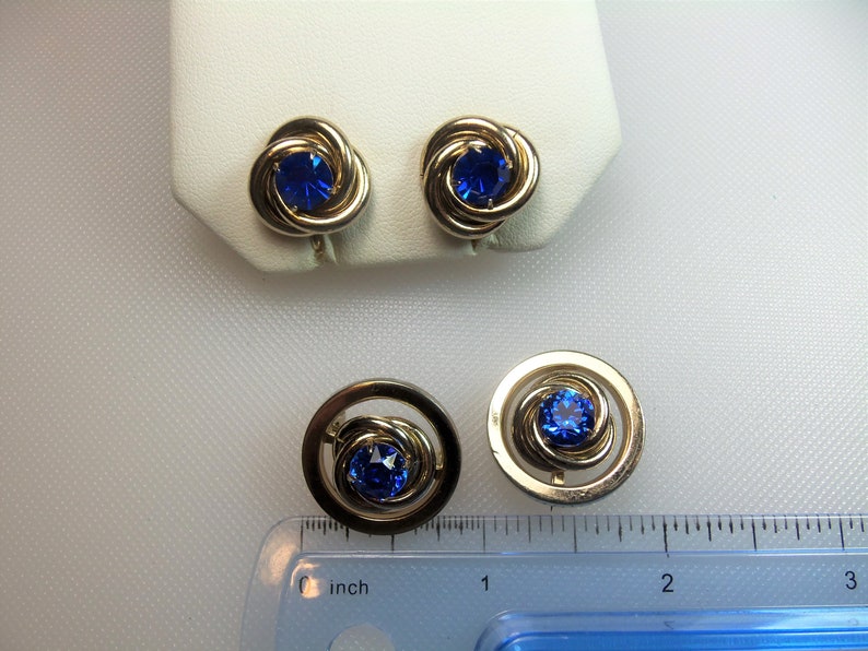 Vintage Polished Gold Tone Blue Prong Set Rhinestones Two Round Scatter Brooch Pins and Matching Screw Back Earrings Designer Signed Coro
