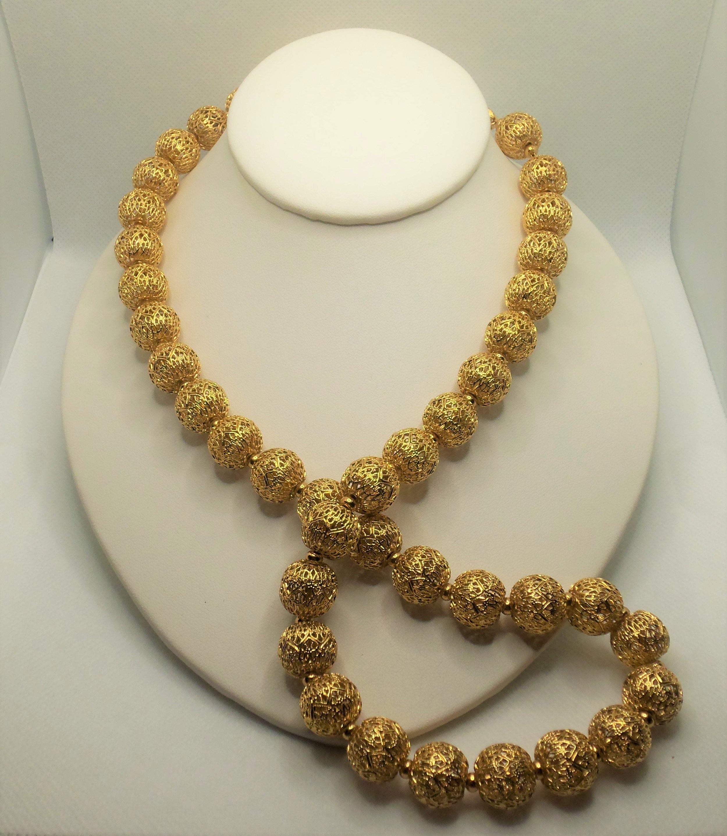 Vintage Textured & Polished Gold Tone Detailed Filigree