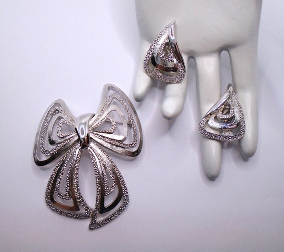 Vintage Textured and Polished Silver Tone Detaile… - image 3