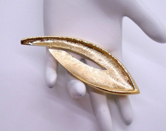 Vintage Textured and Polished Gold Tone Detailed … - image 1