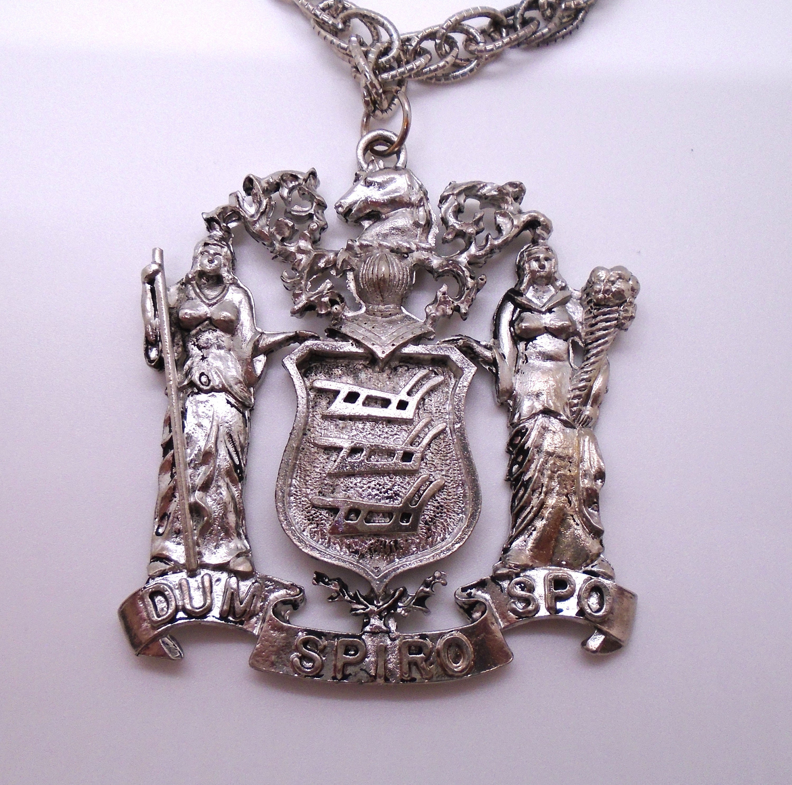 ヴィンテージディテールアンティークシルバートーンラージクレスト