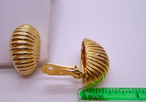 Vintage Polished Gold Tone Ribbed Clip Chunky Ear… - image 7
