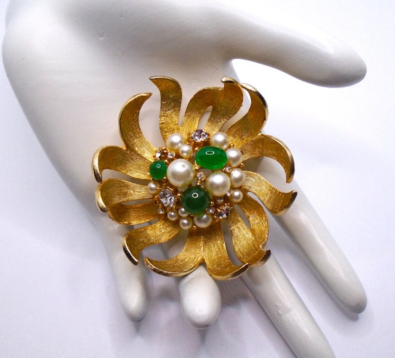 Vintage Textured and Polished Gold Tone Flower wi… - image 2