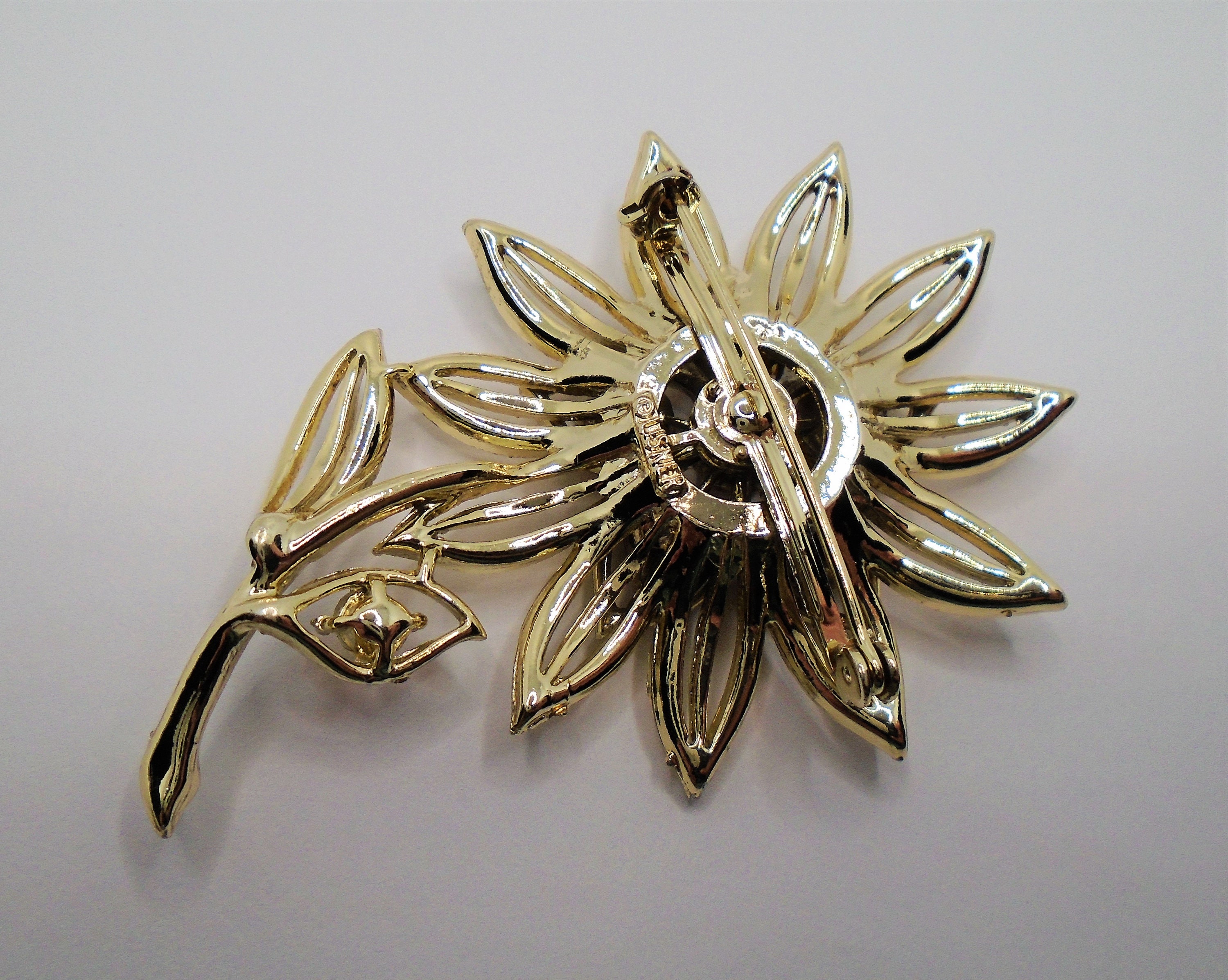 Vintage Textured and Polished Gold Tone Detailed Flower With
