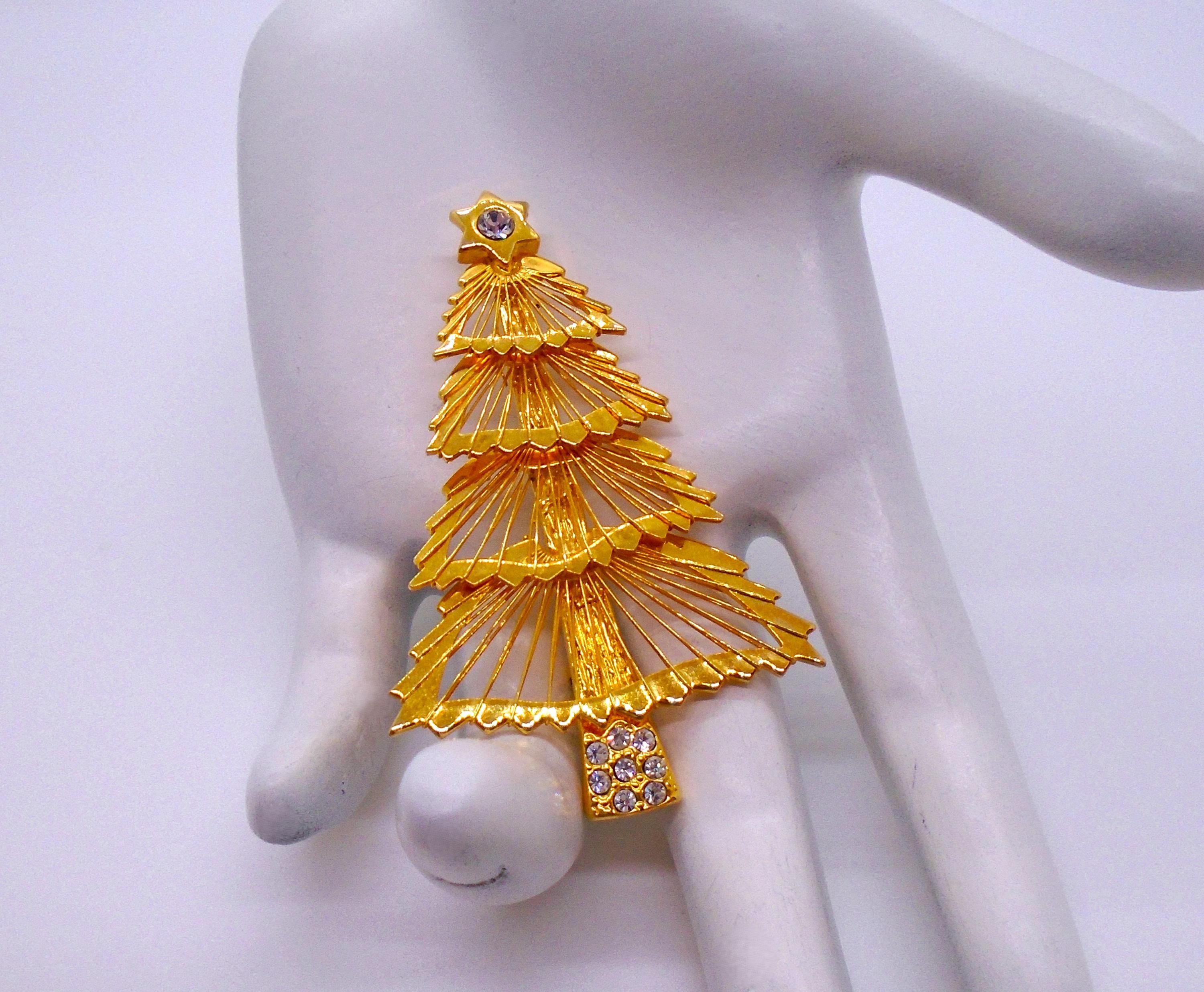 Vintage Monet Christmas Tree Brooch: Gold Tone Rhinestone
