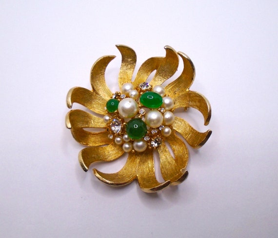 Vintage Textured and Polished Gold Tone Flower wi… - image 3