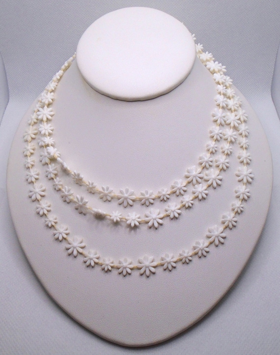 Vintage White Plastic Daisy Flower Beads 60 Inches