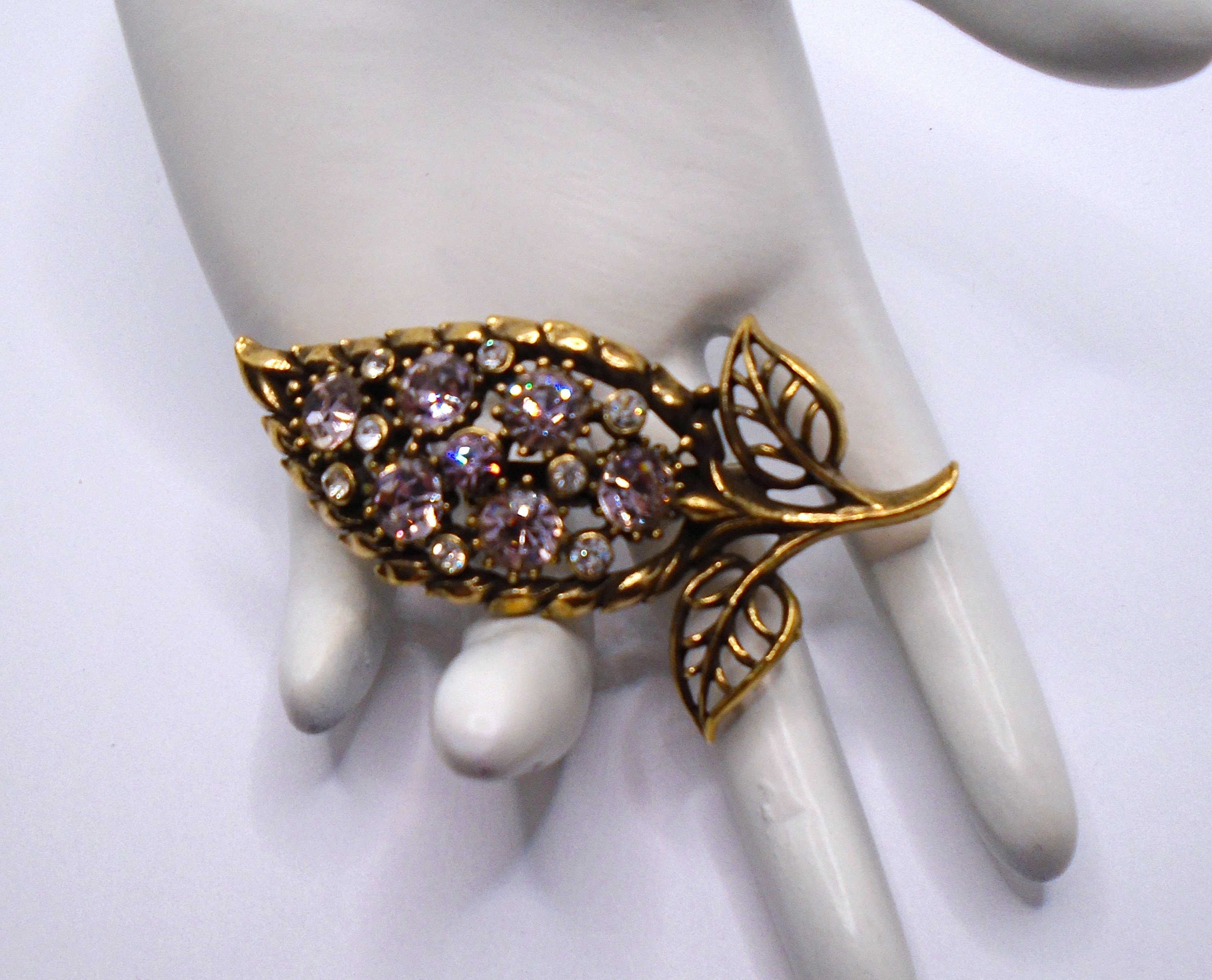 Coro pin - Etsy 日本