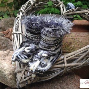 Baby boots hand knitted grey black image 3