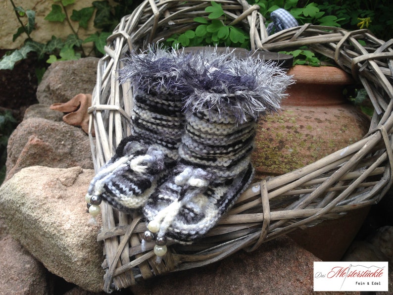 Baby boots hand knitted grey black image 3