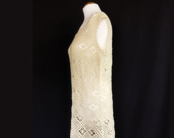 Longue Robe Vintage en dentelle fait main artisanale beige réalisée au crochet