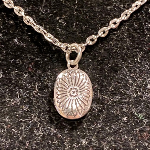 Tiny, Silver, Oval, Flower, Locket