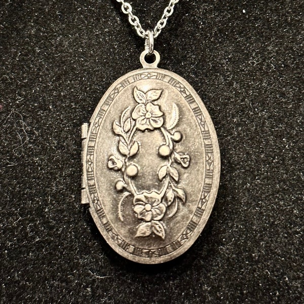 Large, Silver, Oval, Floral, Flowers, Locket