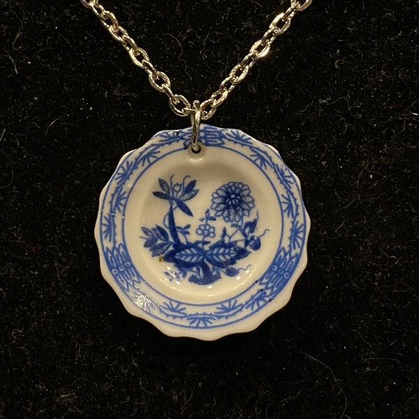 Small, plate, china, dish, silver, necklace