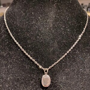 Sterling Silver Oval Flower Locket Necklace – Zig Zag Frame, Choice Of Chain Length (16-24 Inches)