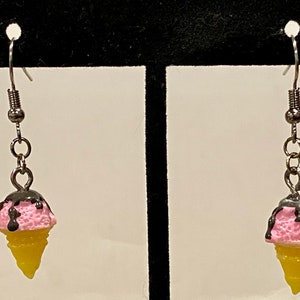 IJshoorntje, Dangle, Oorbellen