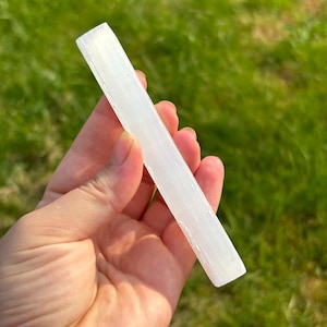 1 Large Selenite Wand, Satin Spar Wand, Crystal Healing, Crystal Energy, Positive Vibes, Crystal Vibes, Selenite Healing, Spring Shopping