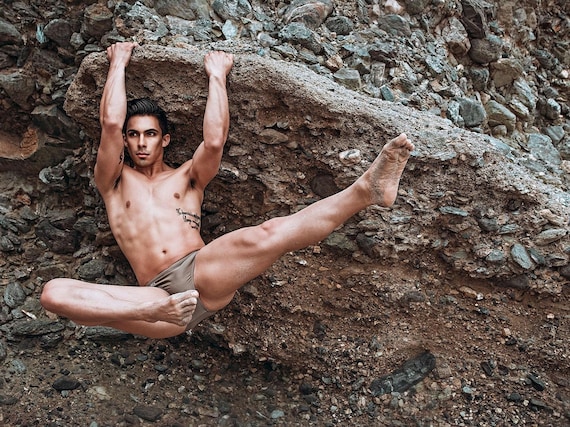 Alfonso Quintero-Cabadas | Pose 1