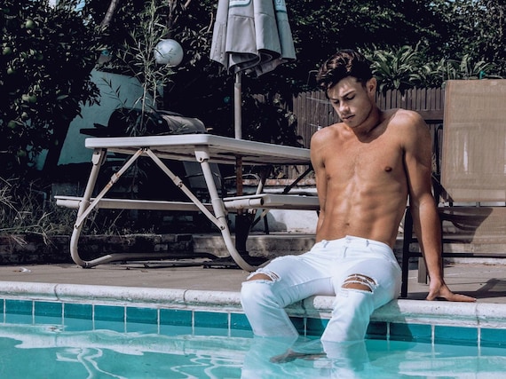 Lukas Hayes | Pose 1