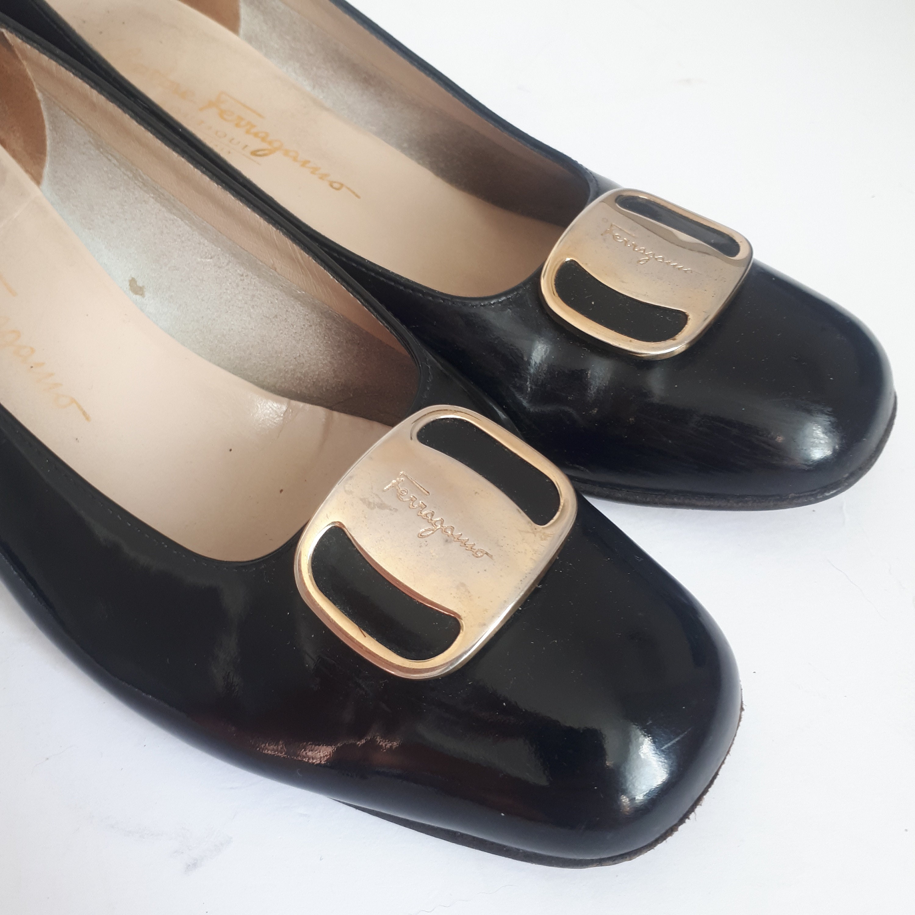 salvatore ferragamo vara heels